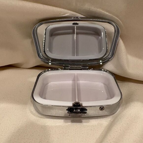 Stained Glass Tulips Flower Travel Pill Box 2 Compartment Medicine Pill Case NEW - Picture 4 of 4